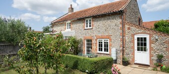 Sunny Cottage by East Ruston Cottages
