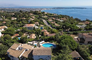 Exterior - La Villa rose, swimming pool, table soccer, table tennis, Super Cannes (Vallauris)