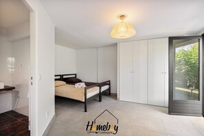 7 bedrooms, iron/ironing board, internet, bed sheets