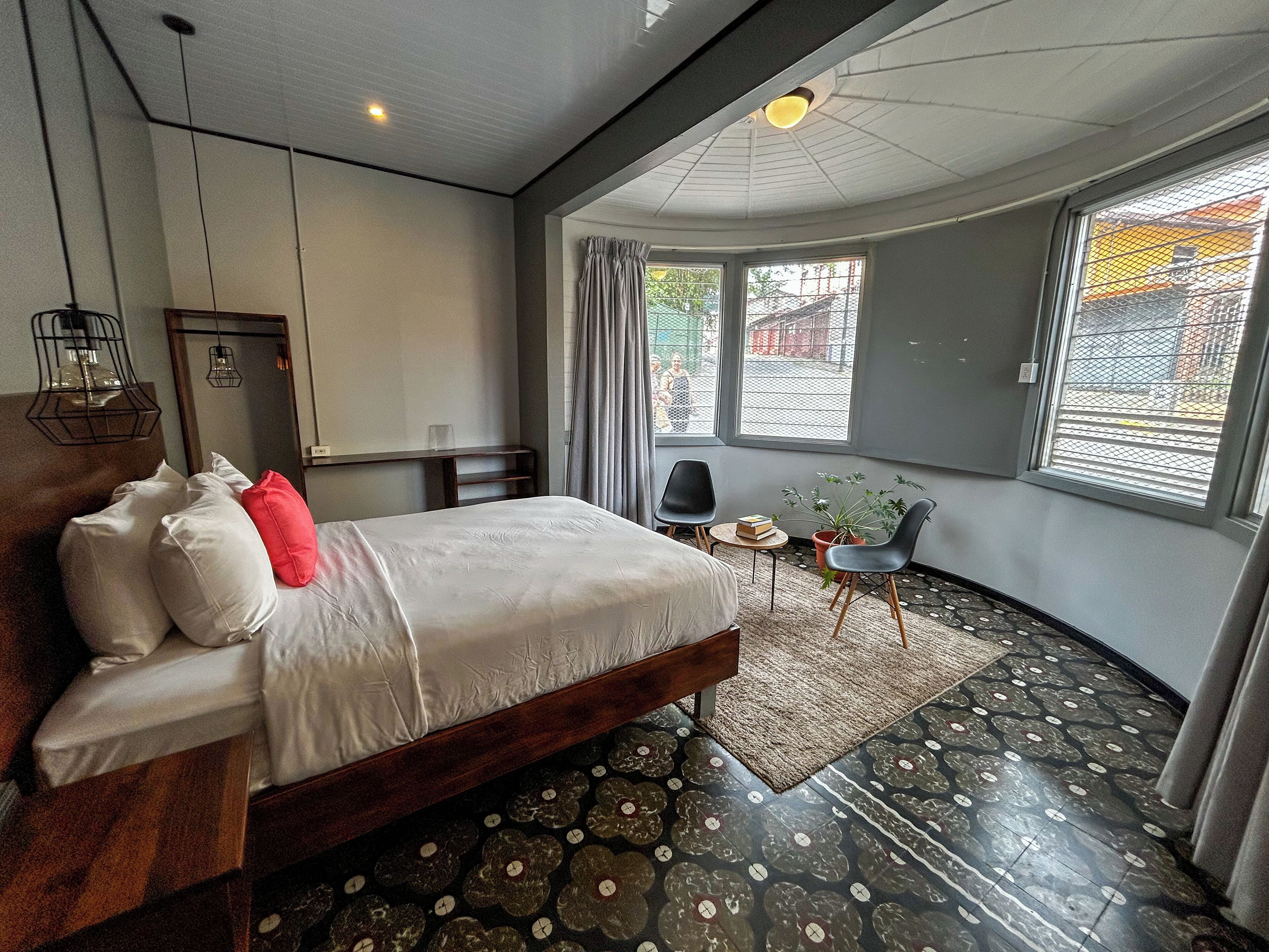 Deluxe-herbergi með tvíbreiðu rúmi - 1 tvíbreitt rúm - einkabaðherbergi | Ókeypis þráðlaus nettenging, rúmföt