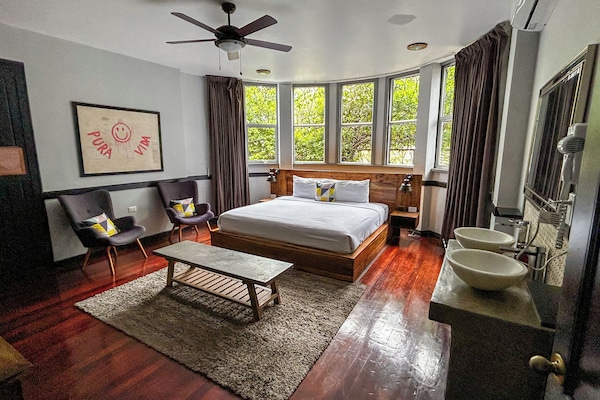 Studio Suite, 1 Double Bed, Ensuite | Free WiFi, bed sheets