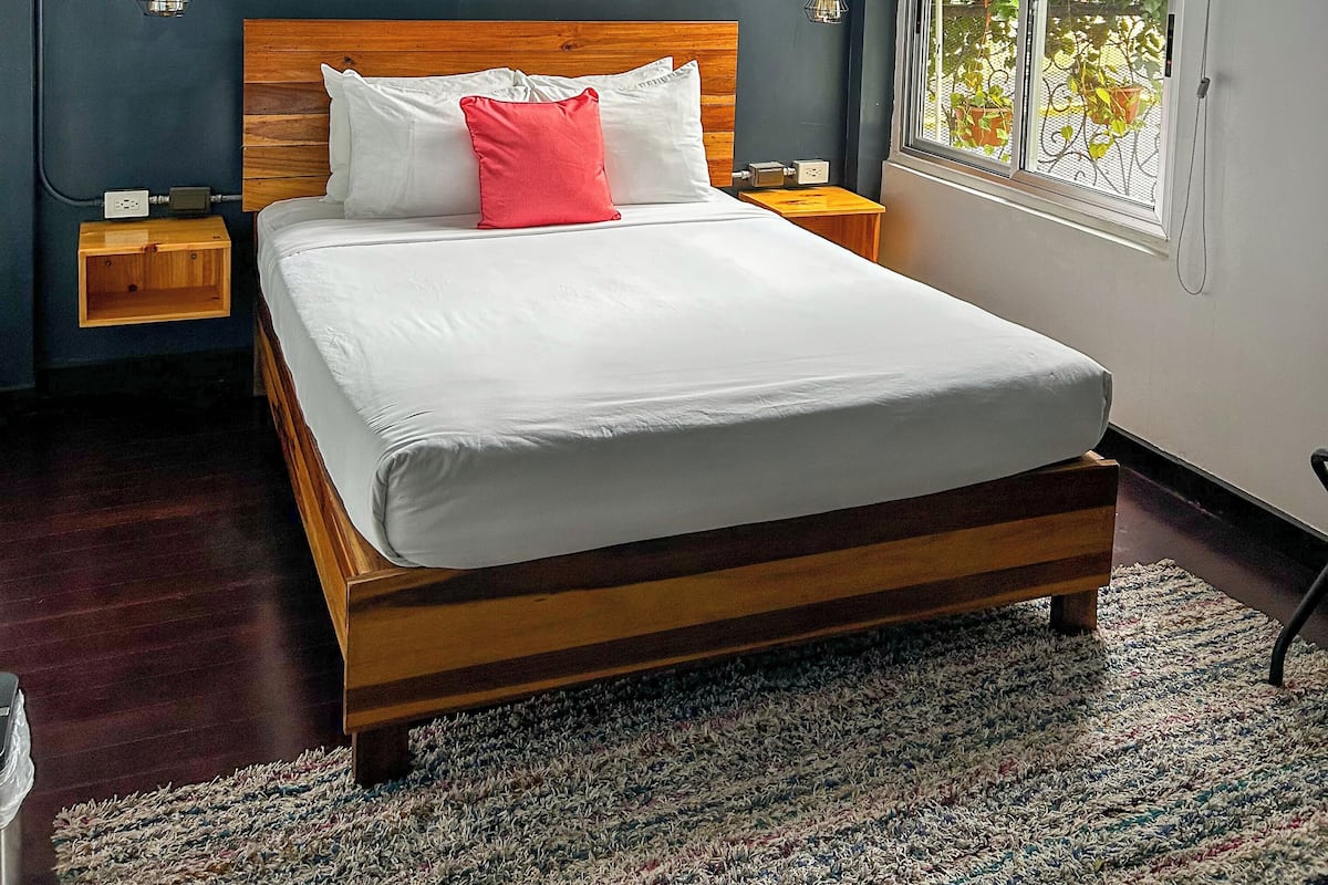 Habitación doble superior, 1 cama matrimonial, baño en la habitación | Wifi gratis y ropa de cama