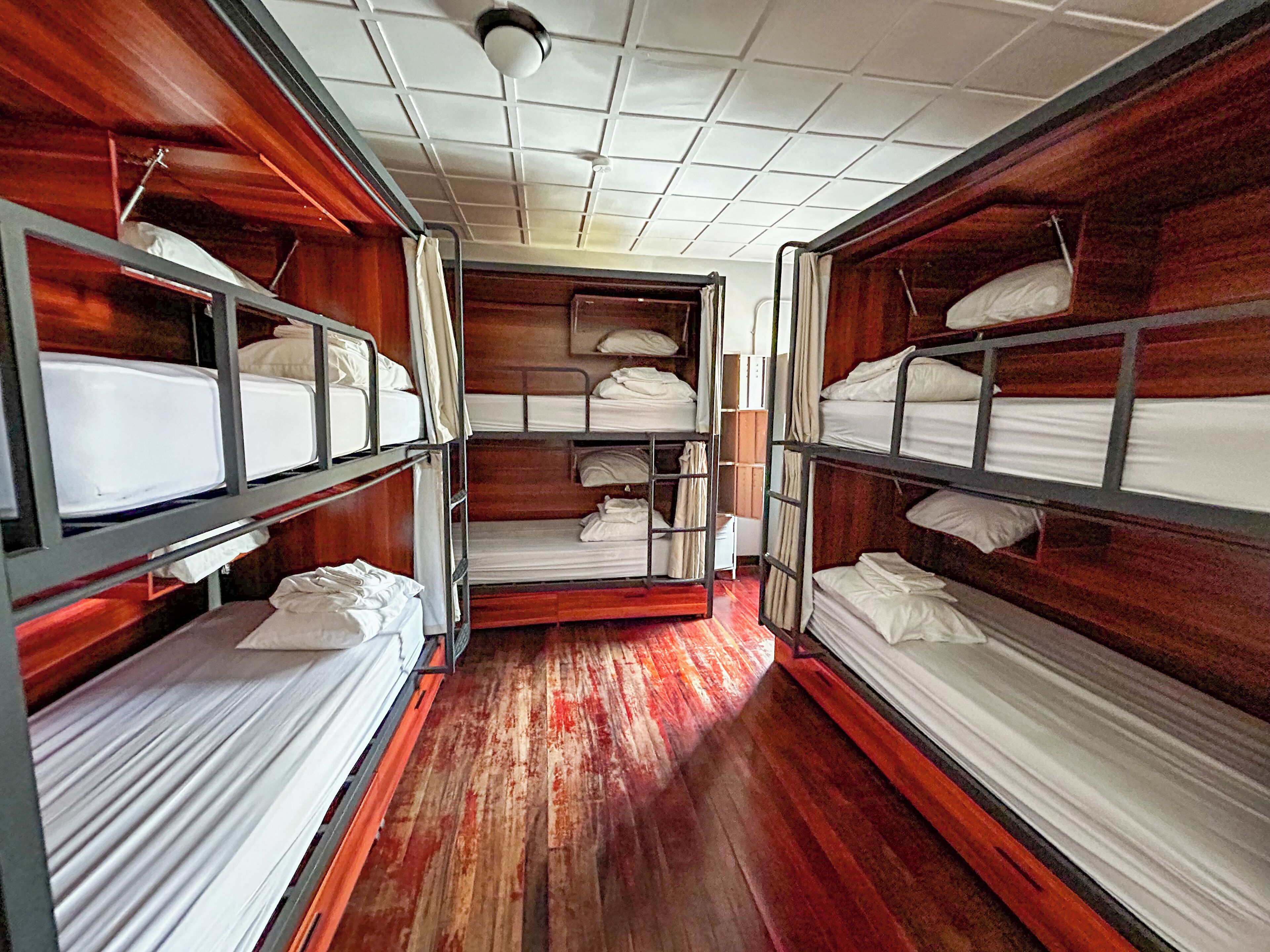 Svefnskáli - aðeins fyrir konur - einkabaðherbergi | Ókeypis þráðlaus nettenging, rúmföt