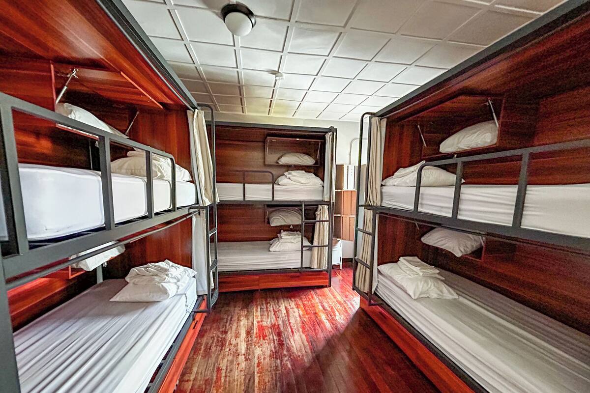 Dormitorio compartido, solo para mujeres, baño privado | Wifi gratis y ropa de cama