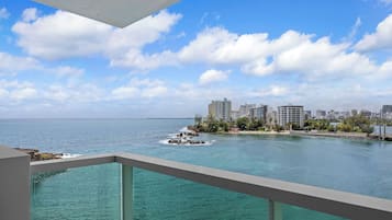 Departamento de lujo, vista al mar | Vista desde la habitación