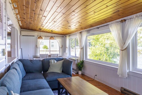 Adorable, family friendly home with a private sandy beach