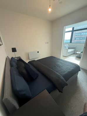 2 habitaciones, tabla de planchar con plancha, wifi y ropa de cama 