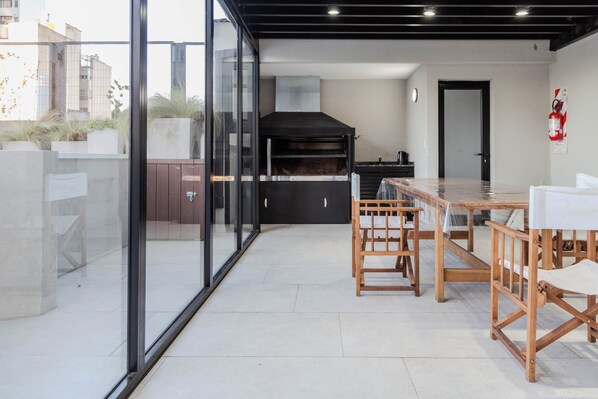 تناول الطعام بالخارج