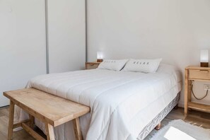 Ferros/tábuas de passar roupa, acesso à internet, roupa de cama