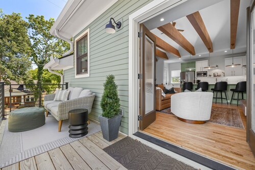 Cozy Up with the Gas Fireplace, Heated Floor, SpaShower, Chef Kitchen