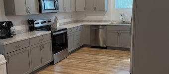 Newly renovated family/pet-friendly Mountain View home