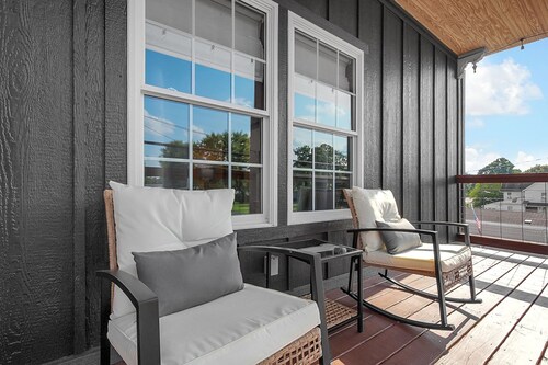 Charming 1-bedroom apartment in pleasant Tarlton. Where modern meets cozy.