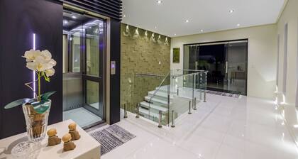 5 minutes from the beach High-end house with elevator and cinema room