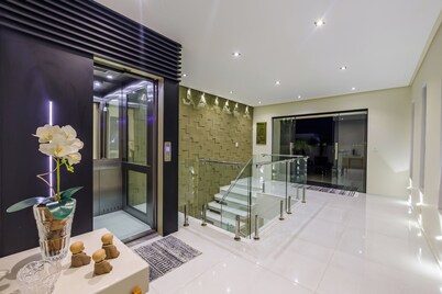 5 minutes from the beach High-end house with elevator and cinema room