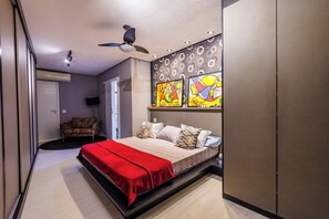 5 bedrooms, desk, iron/ironing board, free WiFi