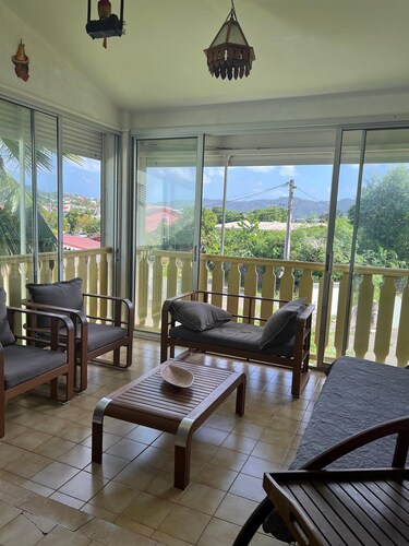 Appartement lumineux de 50 m² | Vue mer, clim, Wi-Fi & plage à 1 min à pied