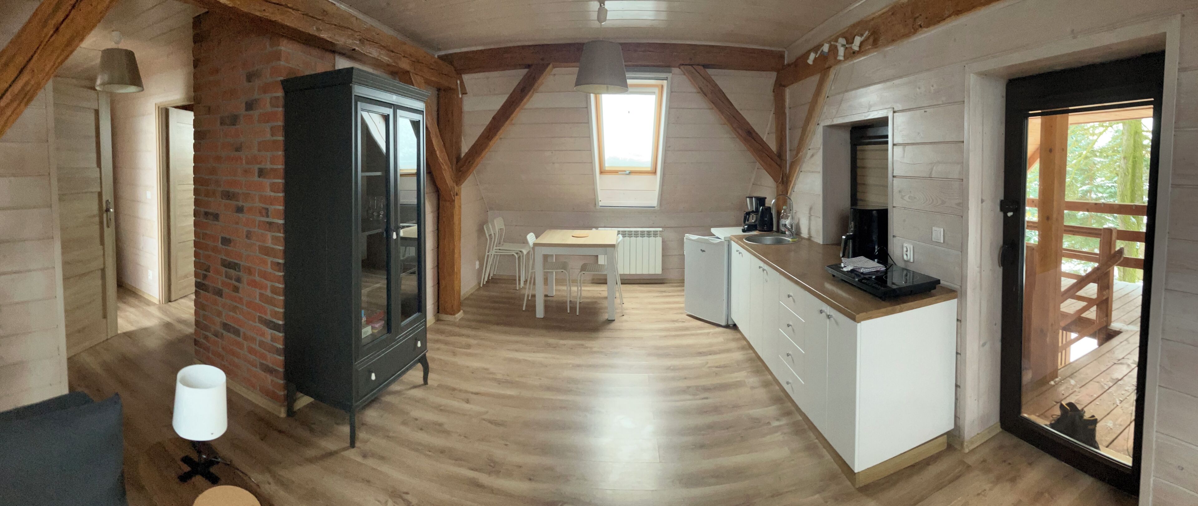 Fridge, oven, stovetop, coffee/tea maker