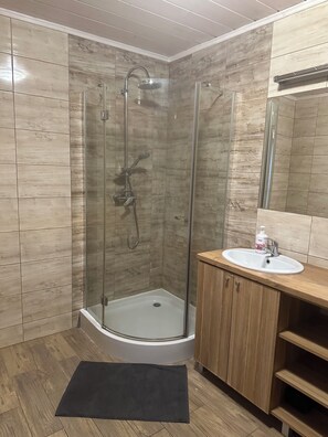 Shower, towels - Sielski Loft Mazury w pobliżu jezior, Elganowo, Pasym (Pasym)