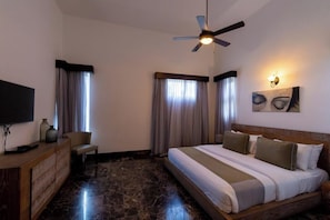 Comfort Villa, Private Bathroom | Premium bedding, free minibar items, in-room safe, laptop workspace