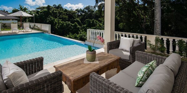 10 indoor pools, 15 outdoor pools, free cabanas, pool umbrellas