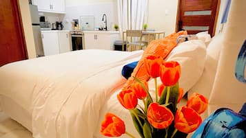 1 dormitori, planxa i posts de planxar, wifi i roba de llit