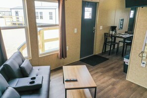 TV - Workforce, 2-bedroom apartment with full kitchen in Big Spring (Big Spring)