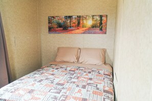 WiFi, bed sheets