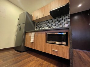 Fridge, microwave, stovetop, coffee/tea maker