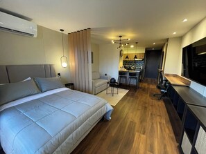 1 habitación, caja de seguridad en la habitación y escritorio 