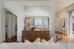 3 bedrooms, iron/ironing board, WiFi, bed sheets - Vila Venusta – Tranquility and Views, in Calheta (Arco da Calheta)