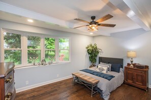 4 chambres, fer et planche à repasser, Wi-Fi, draps fournis