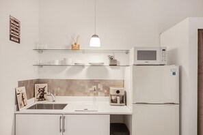 Fridge, microwave, stovetop, coffee/tea maker