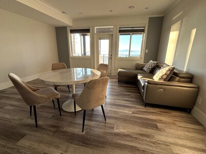 Hilltop Oceanview Getaway – Relax Above Nanaimo’s Coastline