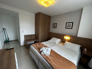 1 bedroom, iron/ironing board, internet, bed sheets