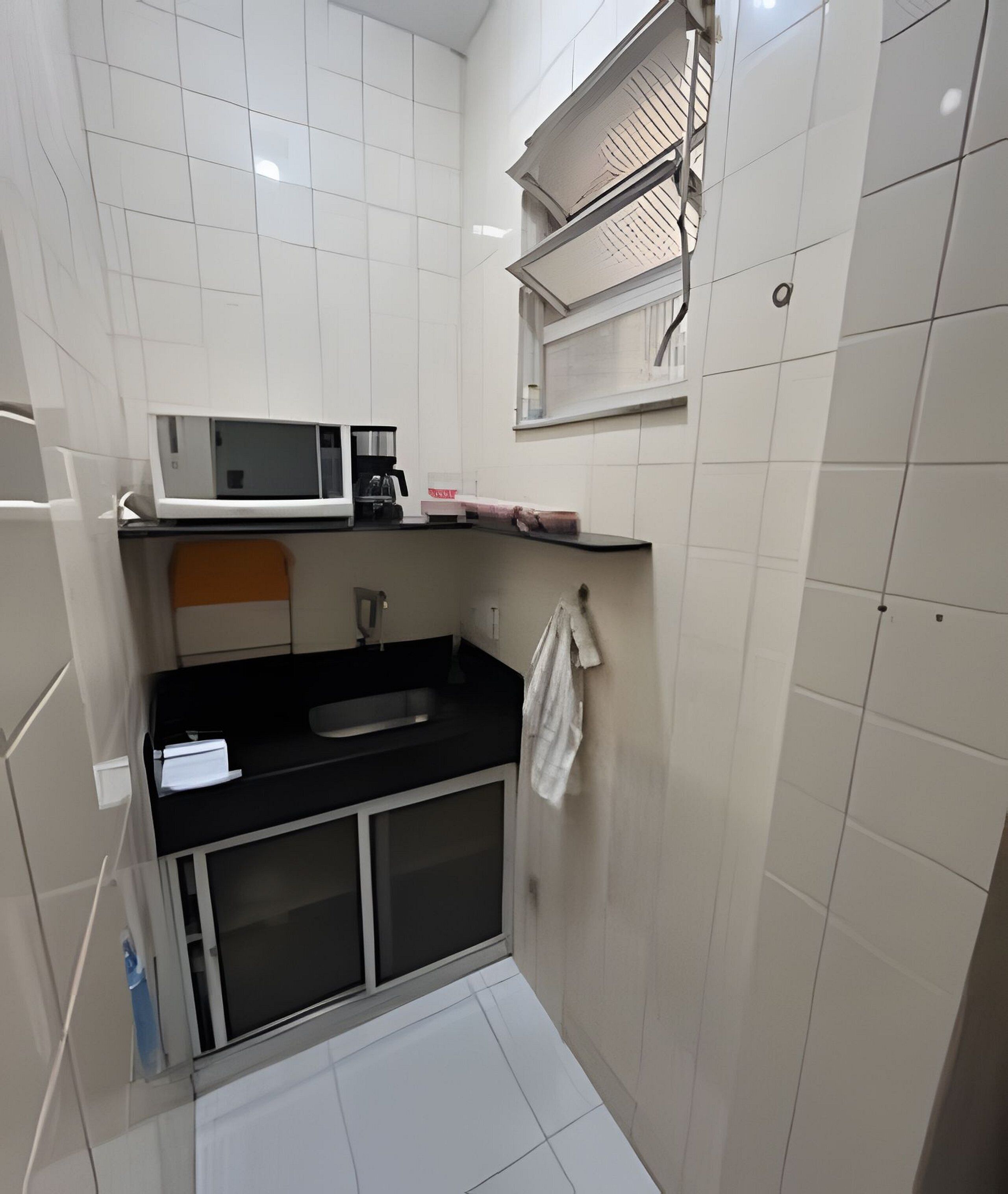 Fridge, microwave, oven, coffee/tea maker