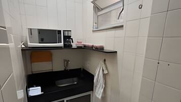 Fridge, microwave, oven, coffee/tea maker