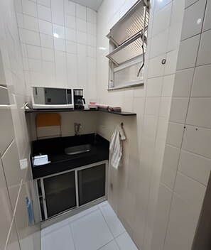 Fridge, microwave, oven, coffee/tea maker