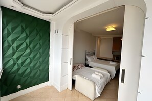 3 slaapkamers, een strijkplank/strijkijzer, internet, beddengoed