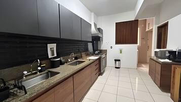 Frigorifero, microonde, forno, macchina per tè/caffè