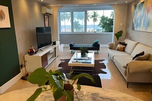 TV - In Front of the Sea - Copacabana - (Rio de Janeiro)