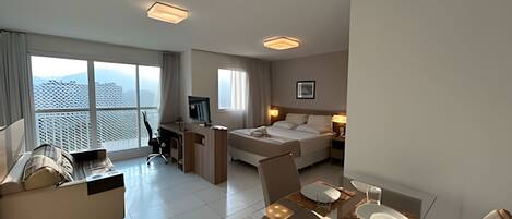 1 slaapkamer, een strijkplank/strijkijzer, internet, beddengoed