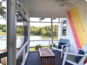 Terrace/patio - Spacious 4 bedroom, 4 bathroom home with lots of fun to offer for everyone (Clarksville)