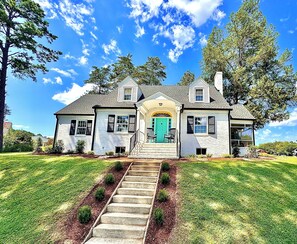 Exterior - Spacious 4 bedroom, 4 bathroom home with lots of fun to offer for everyone (Clarksville)