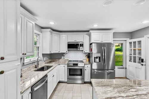 Spacious 4 bedroom, 4 bathroom home with lots of fun to offer for everyone