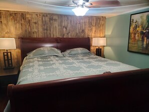 2 bedrooms, iron/ironing board, free WiFi, bed sheets