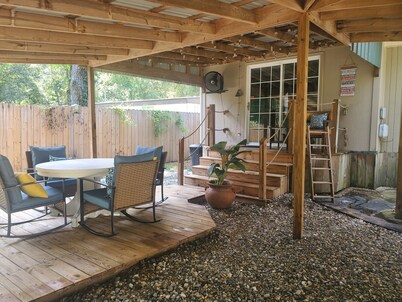 Charming 2-bedroom house with plenty of room for family and friends.