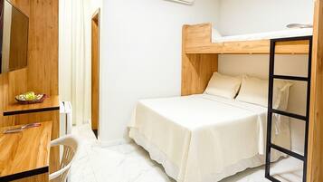 Family Triple Room | Desk, laptop workspace, free WiFi, wheelchair access