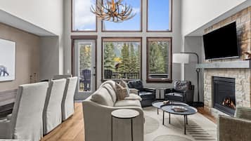 Télévision, cheminée