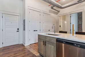 Interior - Pickett Place (Mcminnville)