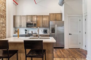 Fridge, microwave, oven, stovetop - Pickett Place (Mcminnville)